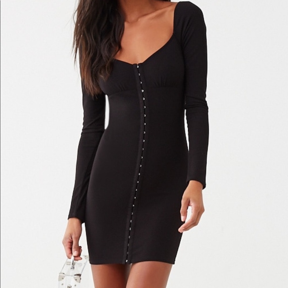 BLACK MINIDRESS W/ HOOK & EYE DETAIL